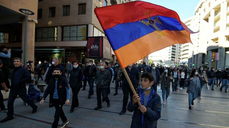 Армянская оппозиция сообщила, что собрала подписи для созыва парламента