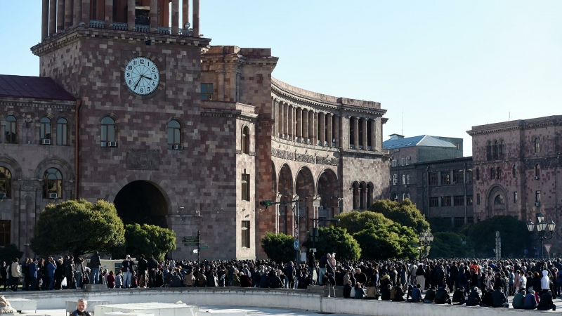 Большая часть митингующих в Ереване ушла от здания парламента