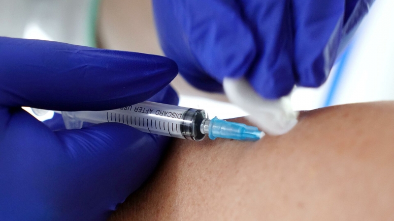 Вакцина от гриппа не защитит от коронавируса, заявили в ВОЗ