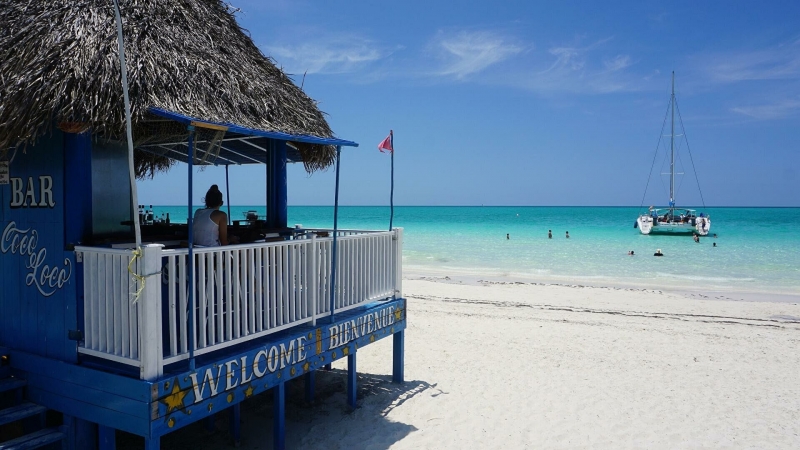 Власти Кубы рекомендуют туристам перед поездкой сдать тест на COVID-19