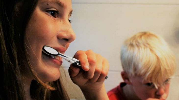 Французский журнал Au Feminin назвал девять самых частых ошибок при чистке зубов