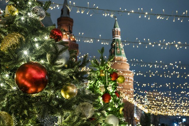 В Москве на Красную площадь доставили главную новогоднюю ёлку страны - NEWS.ru — 16.12.21