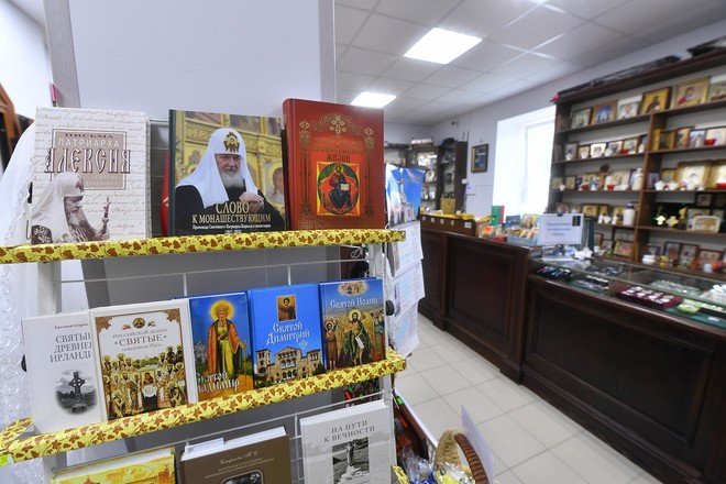 В Выборге стильный календарь со священниками раскупили двойным тиражом - NEWS.ru — 16.12.21
