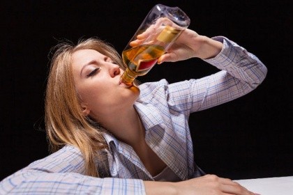 Женщины и алкоголизм: причины, последствия и методы лечения