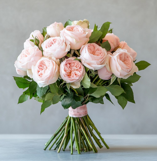 Роскошь в каждом лепестке: букет пионов — символ совершенства