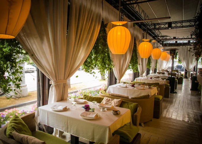 Выбор штор для веранды кафе: создаем уют и стиль