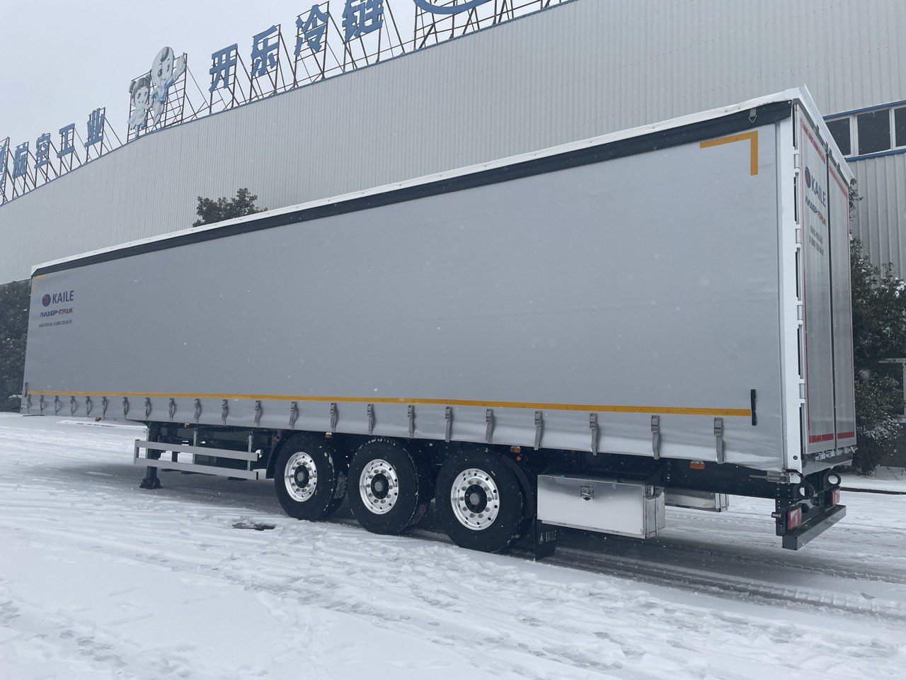 Шторные полуприцепы: почему их выбирают для мультимодальных перевозок