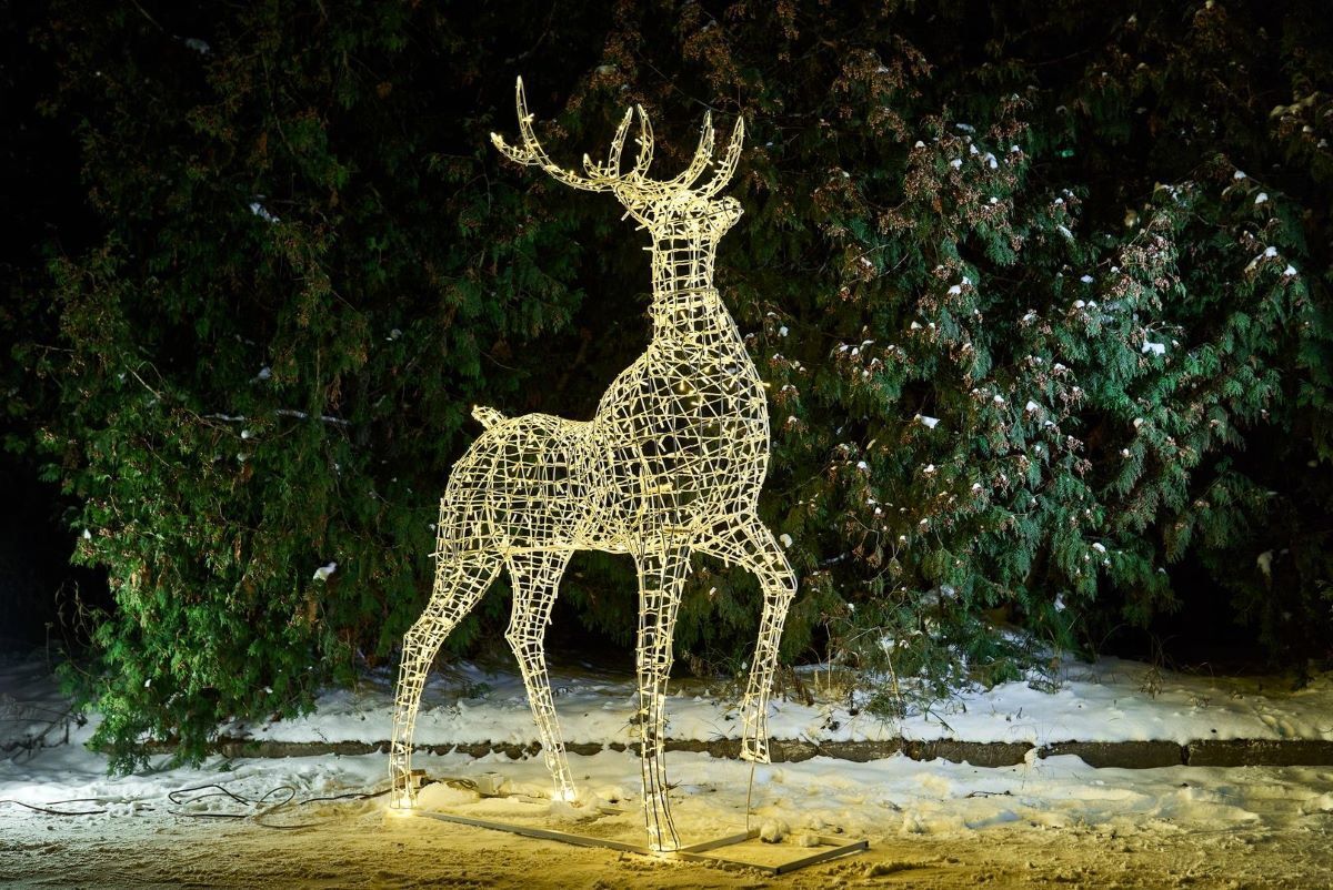Светодиодный олень для улицы: экспертный выбор для города и загородного дома