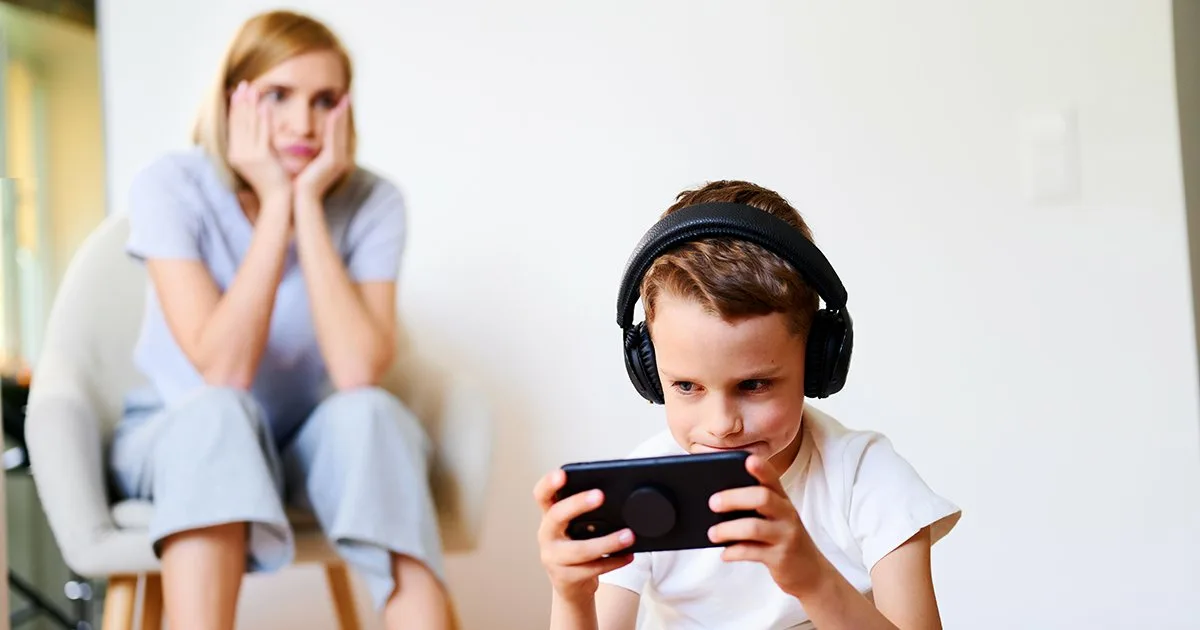 Гаджеты, тревожность, школьный буллинг: в каких случаях вашему ребенку нужен детский психотерапевт
