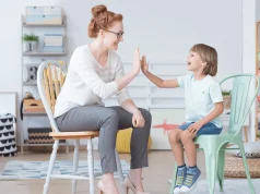 Гаджеты, тревожность, школьный буллинг: в каких случаях вашему ребенку нужен детский психотерапевт