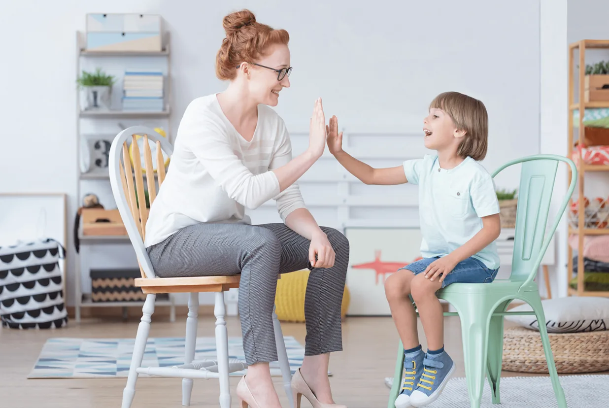 Гаджеты, тревожность, школьный буллинг: в каких случаях вашему ребенку нужен детский психотерапевт